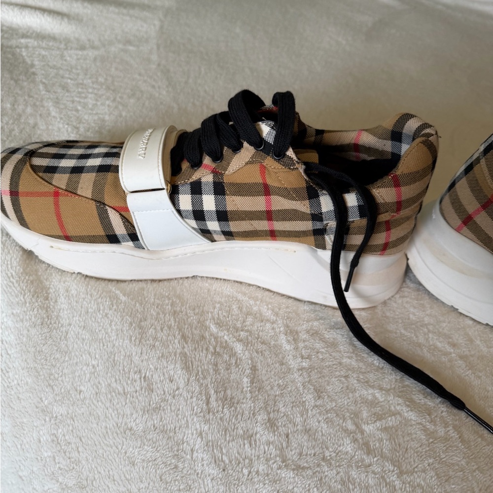 Men’s Burberry Plaid Sneakers - Picture 5 of 8